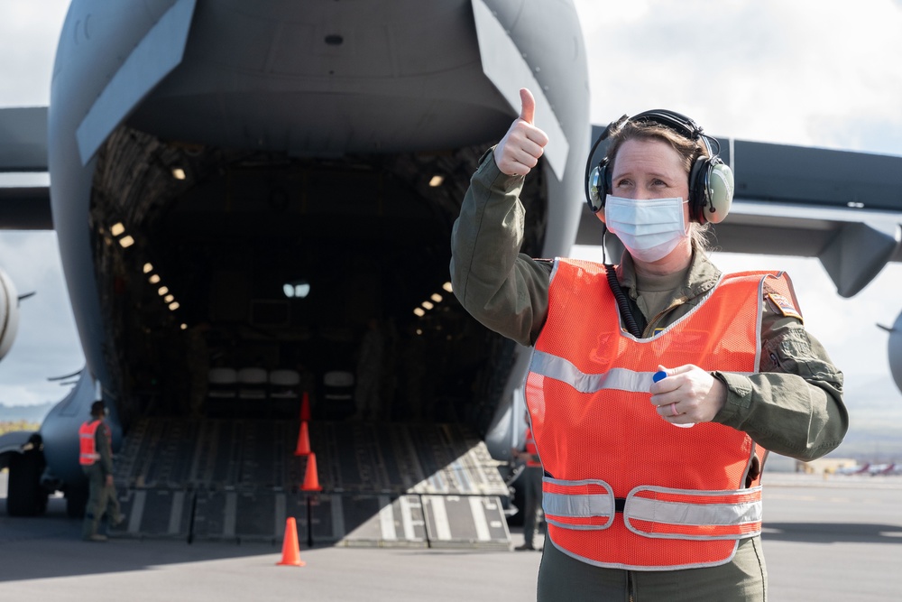Flying clinic vaccinates guardsmen throughout Hawaiian Islands