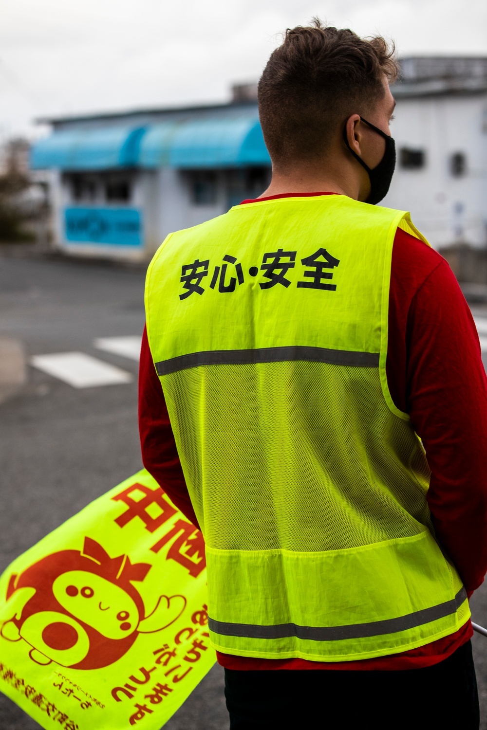 Marines volunteer as crossing guards for local elementary school