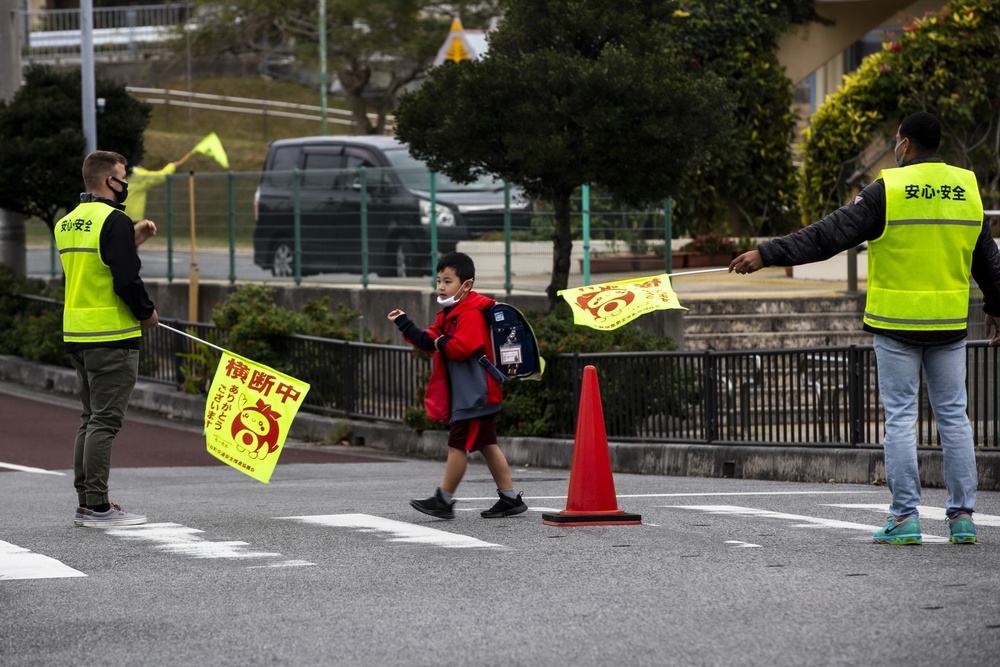 Marines volunteer as crossing guards for local elementary school
