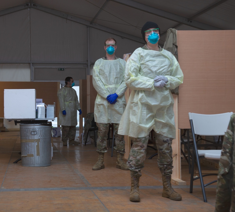 Combat medics wait to conduct COVID-19 testing