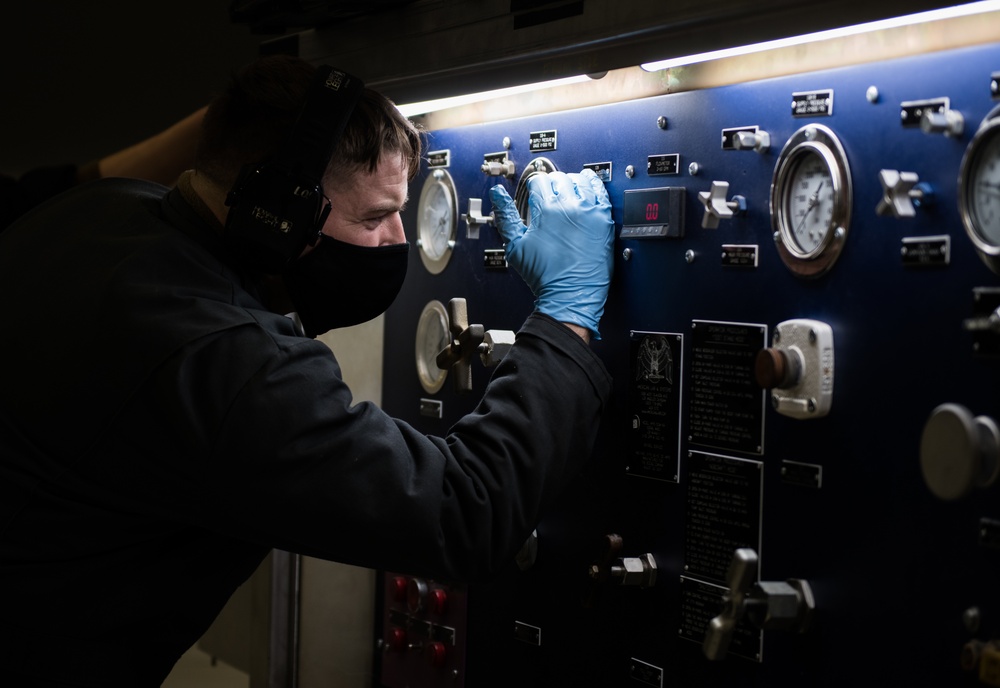 McConnell first to use modified hydraulic portable test stand on KC-46