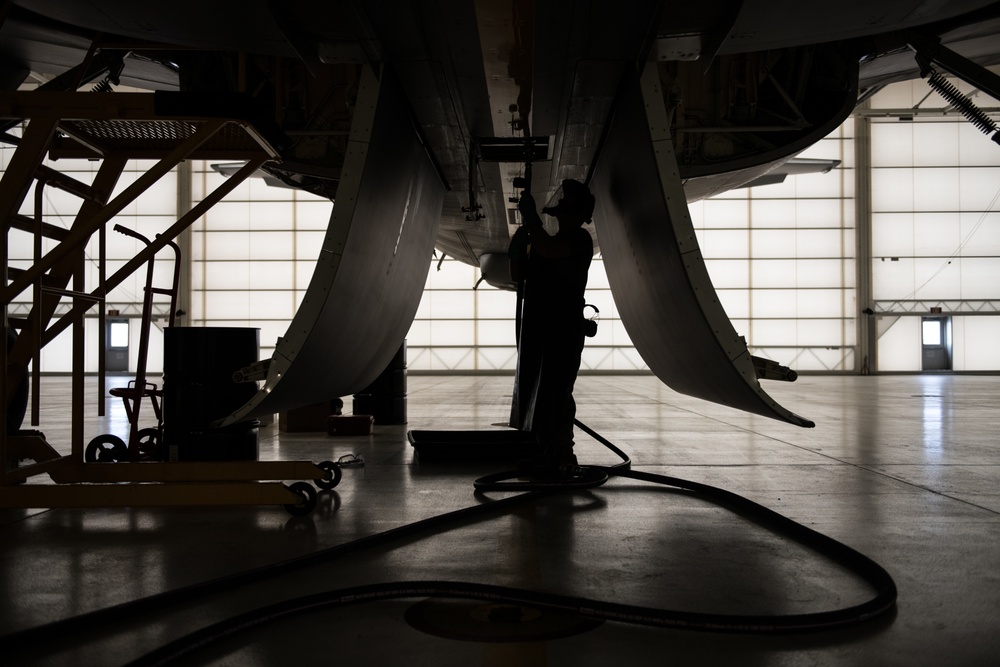 McConnell first to use modified hydraulic portable test stand on KC-46