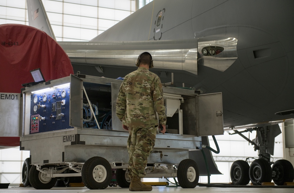 McConnell first to use modified hydraulic portable test stand on KC-46