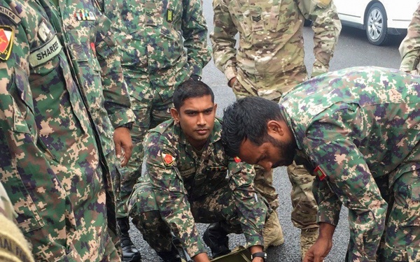 US, Maldives Share Experiences During Military-to-Military Contact