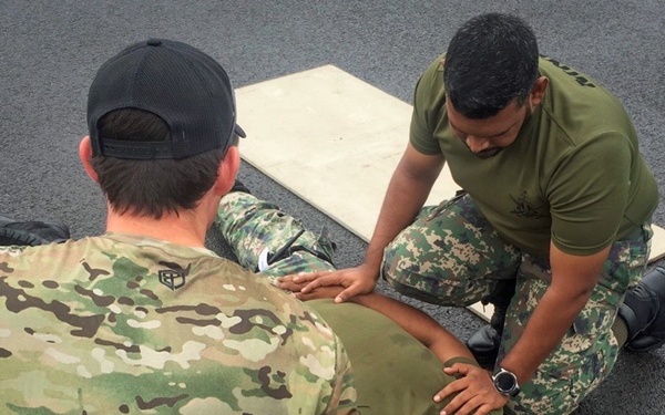 US, Maldives Share Experiences During Military-to-Military Contact