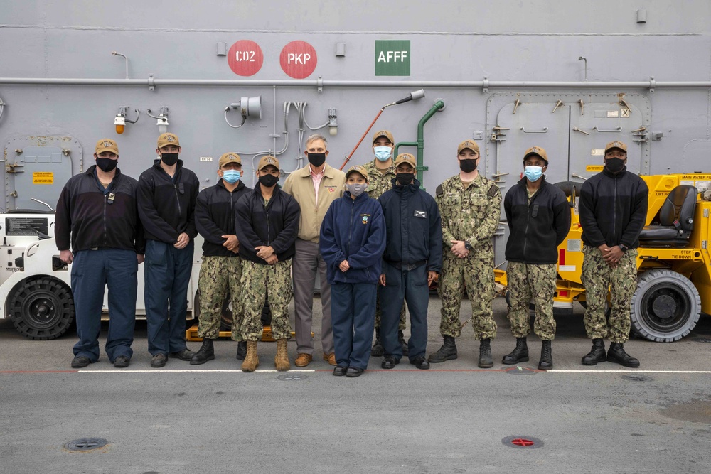 Under Secretary of the Navy visits USS Iwo Jima