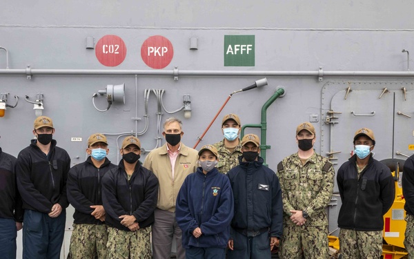Under Secretary of the Navy visits USS Iwo Jima
