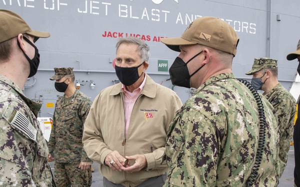 Under Secretary of the Navy visits USS Iwo Jima