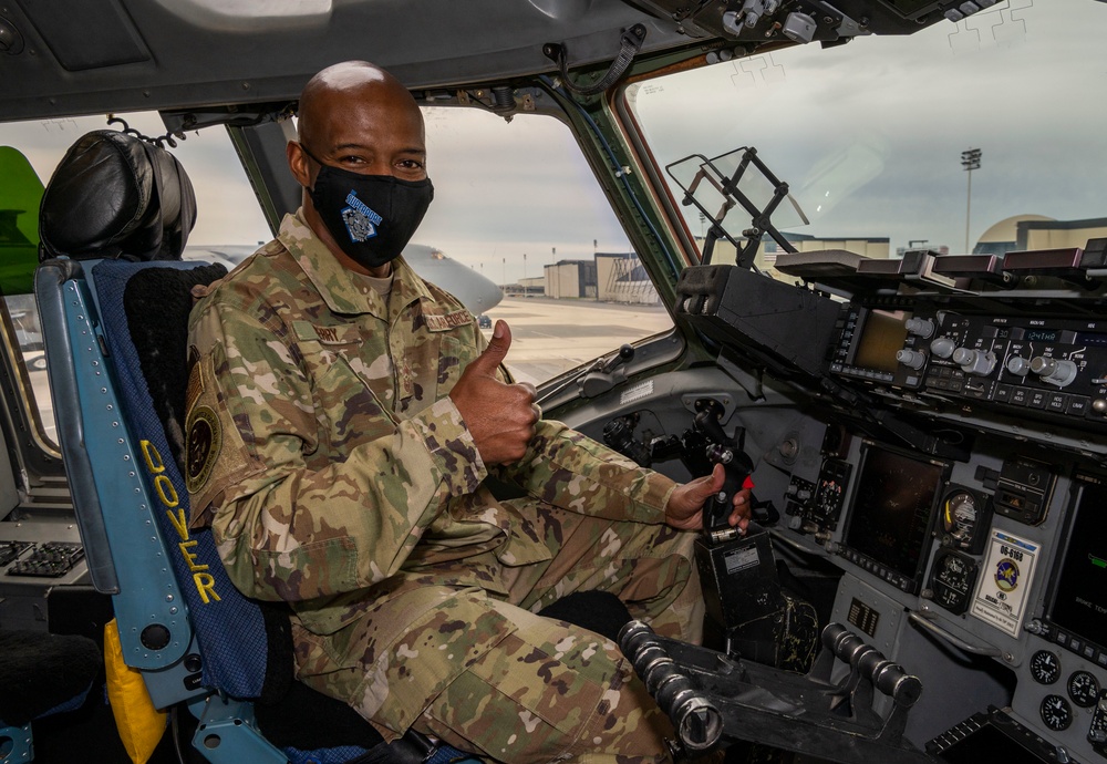 CMSAF experiences Dover’s strategic airlift mission