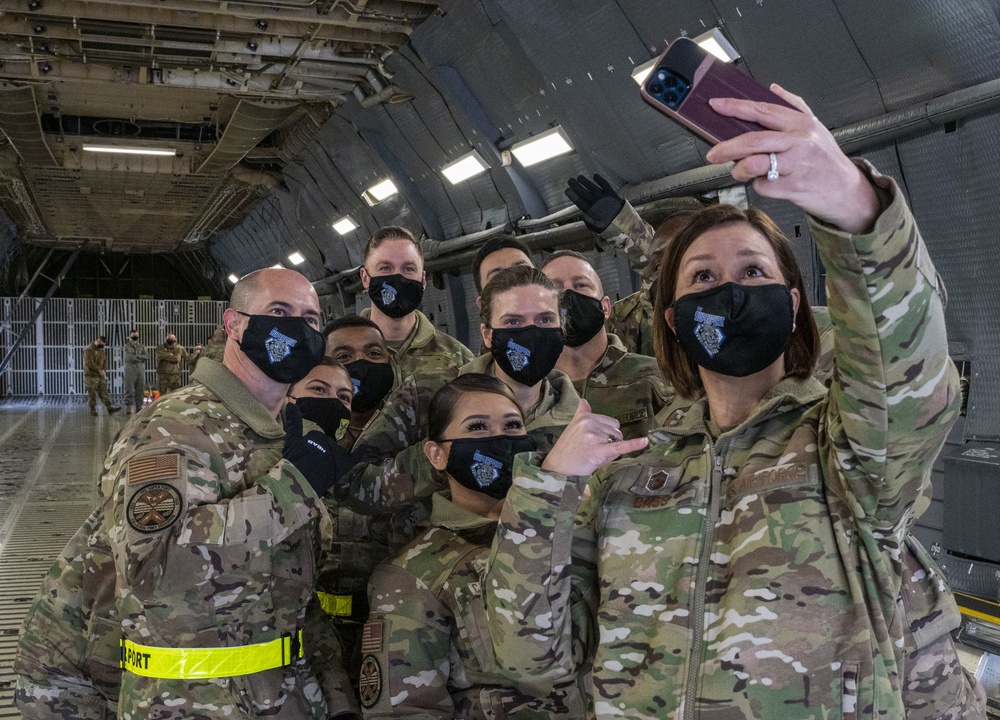 CMSAF experiences Dover’s strategic airlift mission