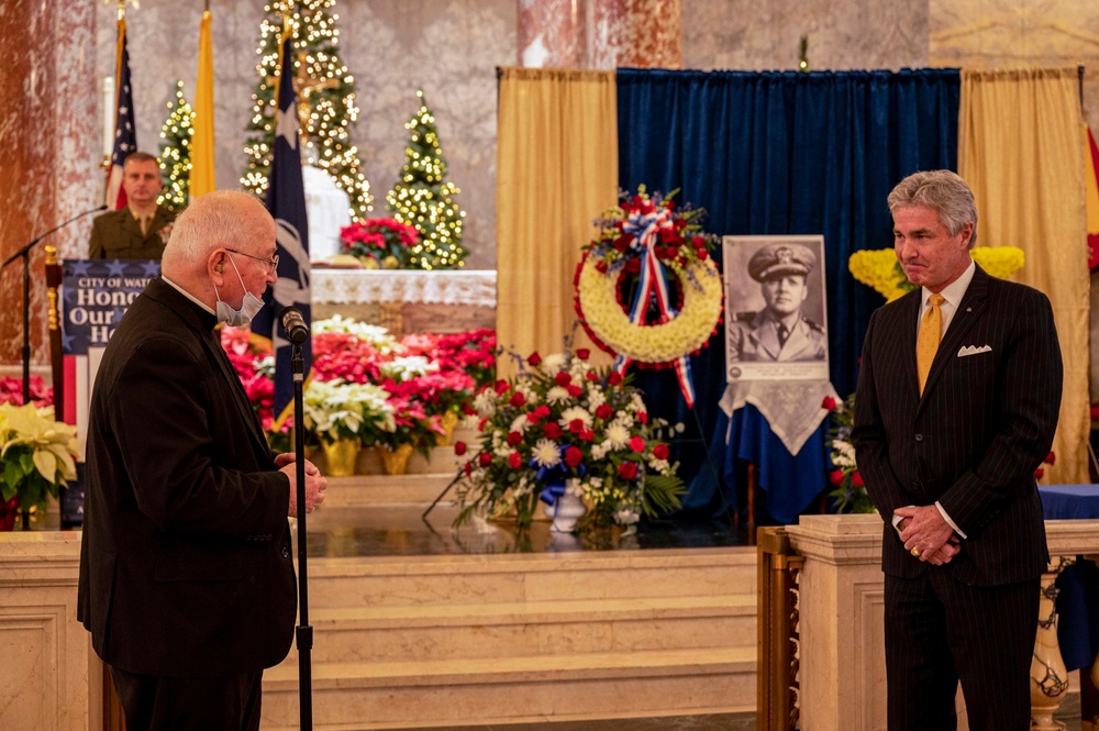 SECNAV Awards Lt. Conway Navy Cross