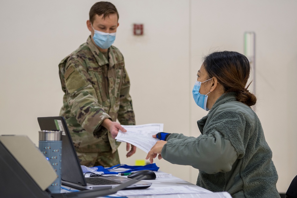 514 AMW Provides Members COVID-19 Vaccinations