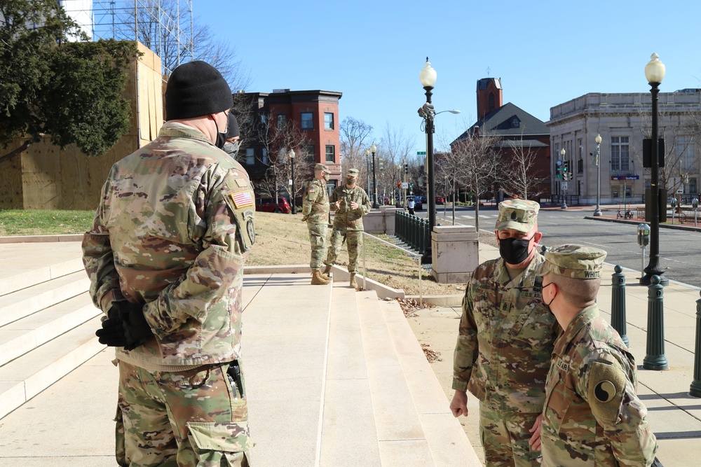 229th BEB Soldiers stand guard in DC, visit with senior leaders