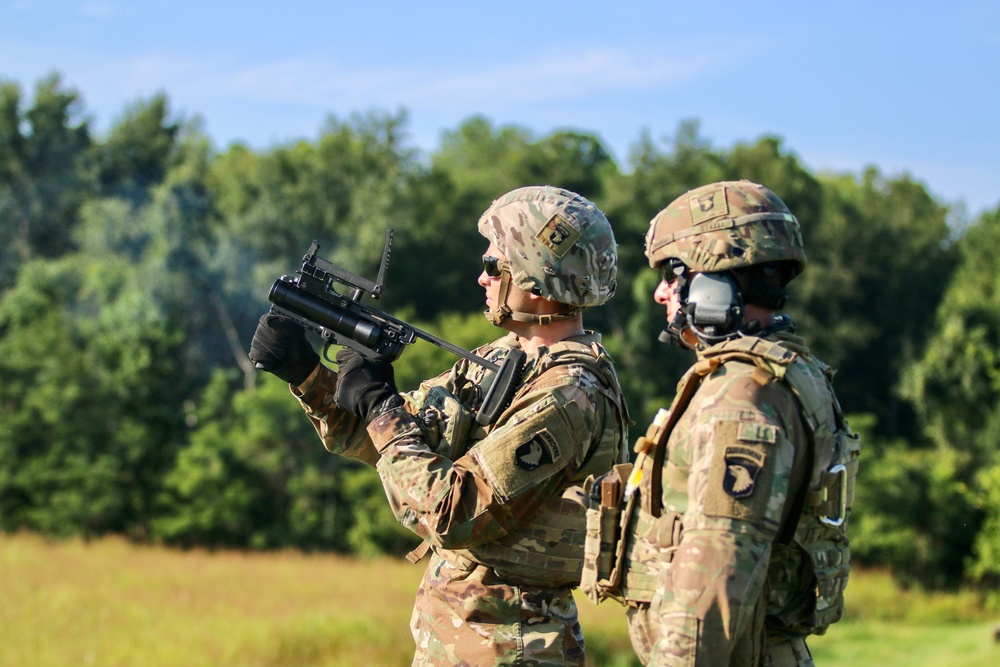 HHBN Soldiers Qualify on Grenade Launcher