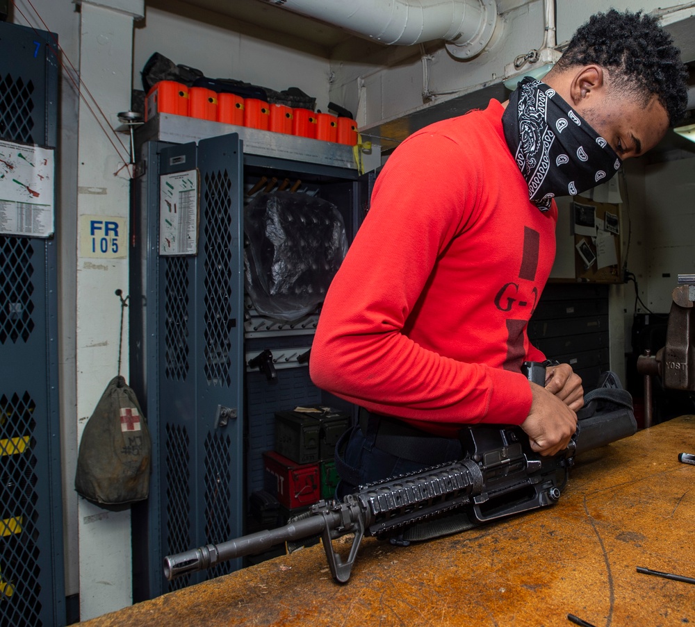 Sailor Disassembles Weapon