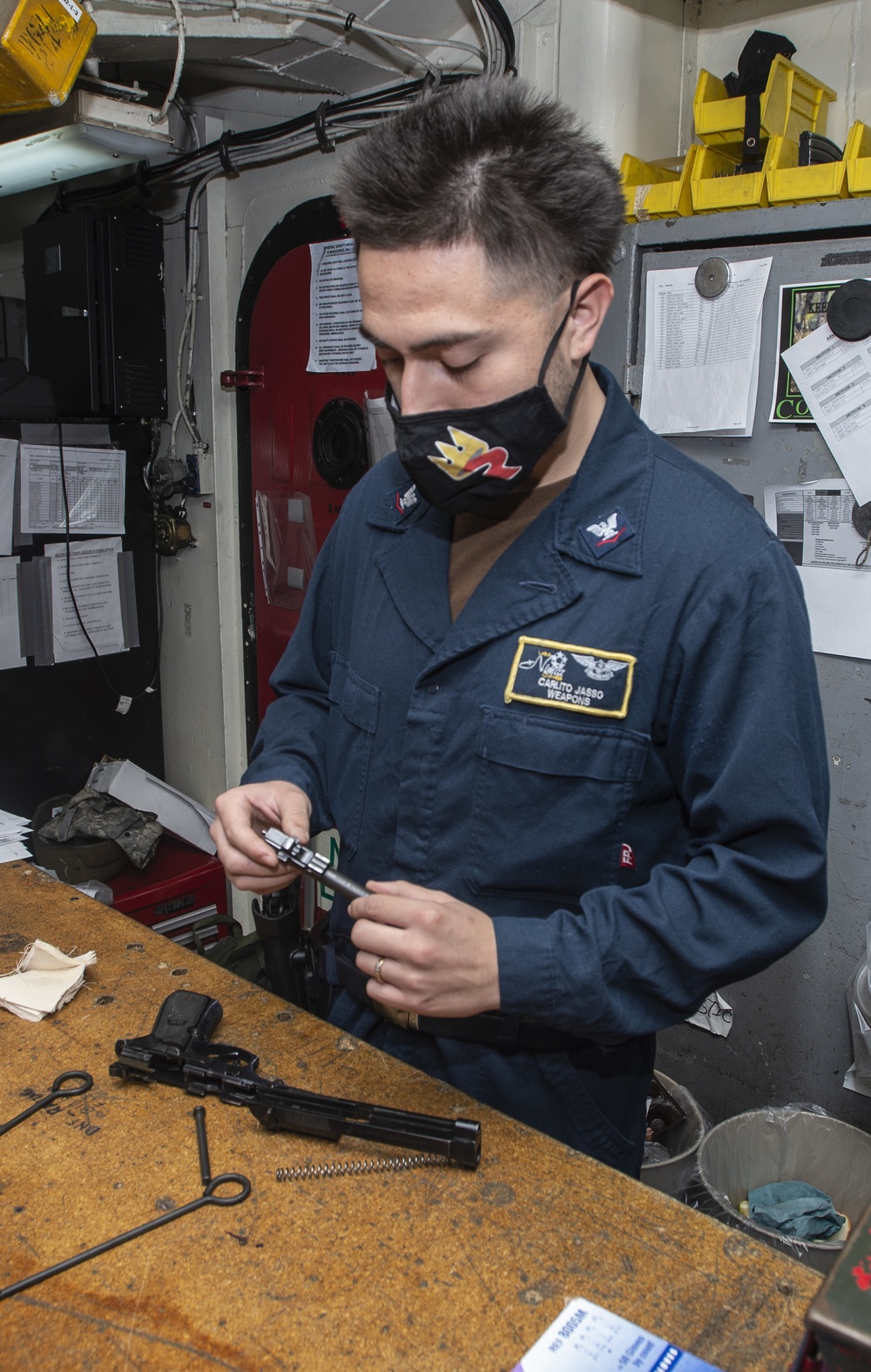 Sailor Disassembles Weapon