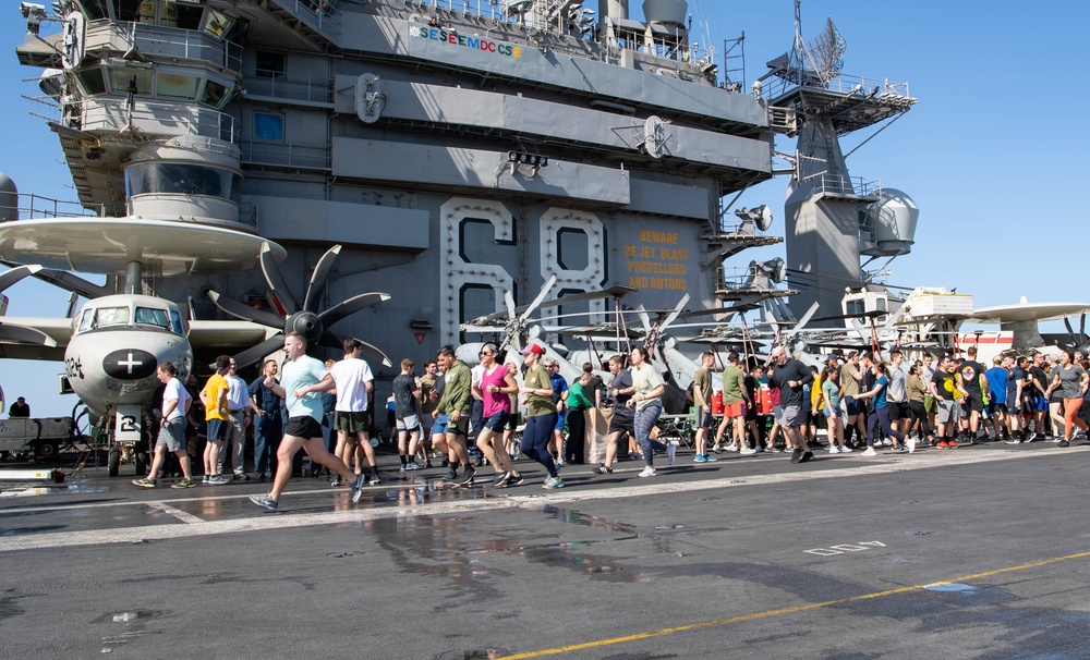 Sailors Participate in a 5K