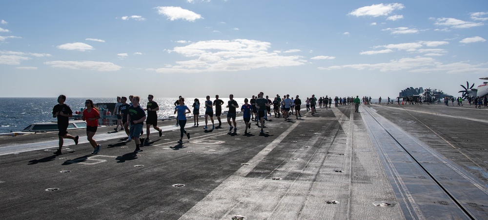 Sailors Participate in a 5K