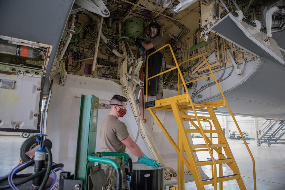 Hydraulic systems Airmen service KC-46