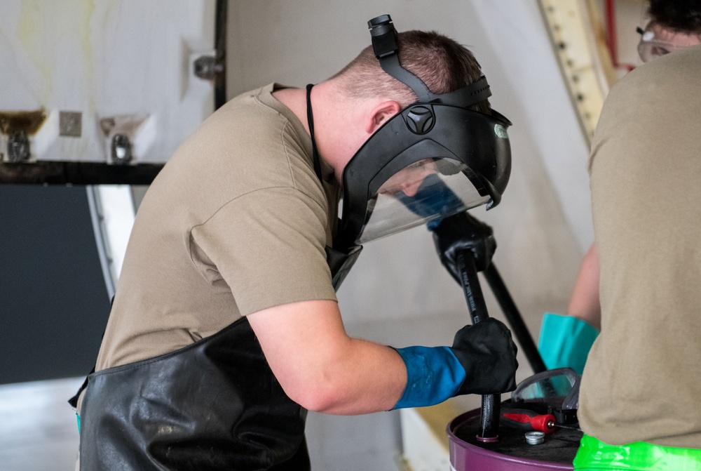 Hydraulic systems Airmen service KC-46
