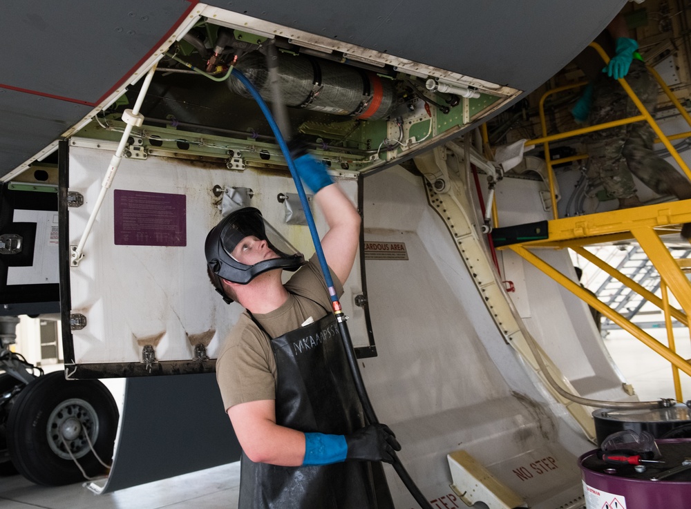 Hydraulic systems Airmen service KC-46