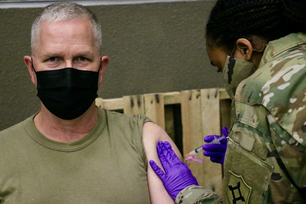 Deploying Soldier receives COVID-19 vaccine