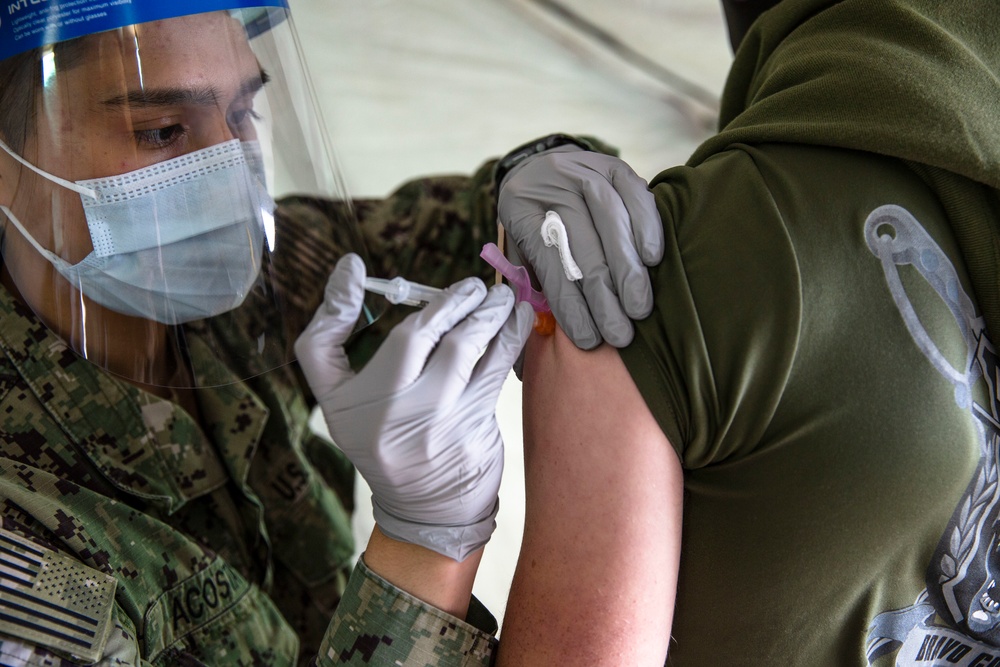 III MEF personnel recieve COVID-19 Vaccine