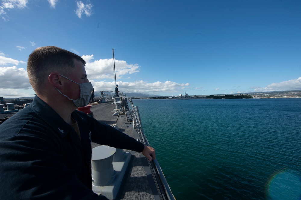 USS Ralph Johnson Sailors Conduct Deck Operations