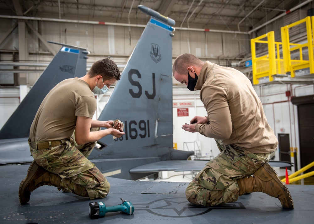 PHASE Crew Chiefs Perform F-15E Strike Eagle Inspections