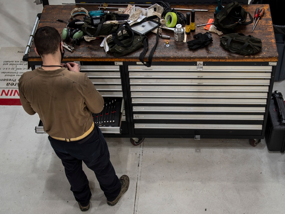 PHASE Crew Chiefs Perform F-15E Strike Eagle Inspections