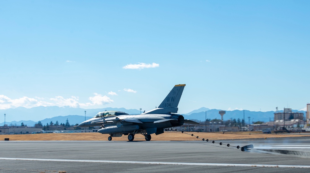 Newly installed aircraft arresting system maintains Yokota’s readiness