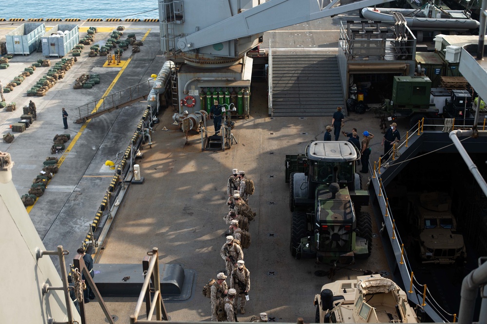 BLT 2/4 arrives onto the USS Germantown