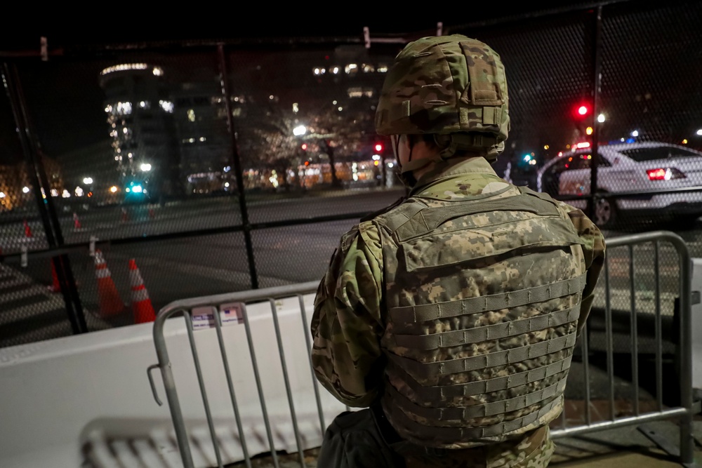 National Guard Soldiers and Airmen support local and federal officers in Washington