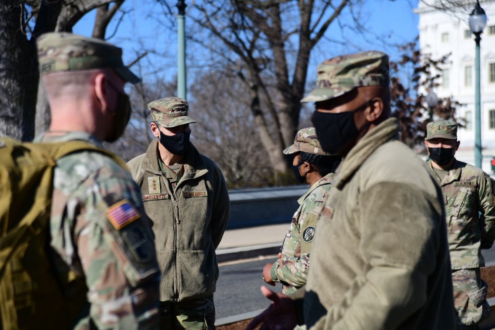 Vice Chief of NGB Visits Guardsmen in Washington, D.C.