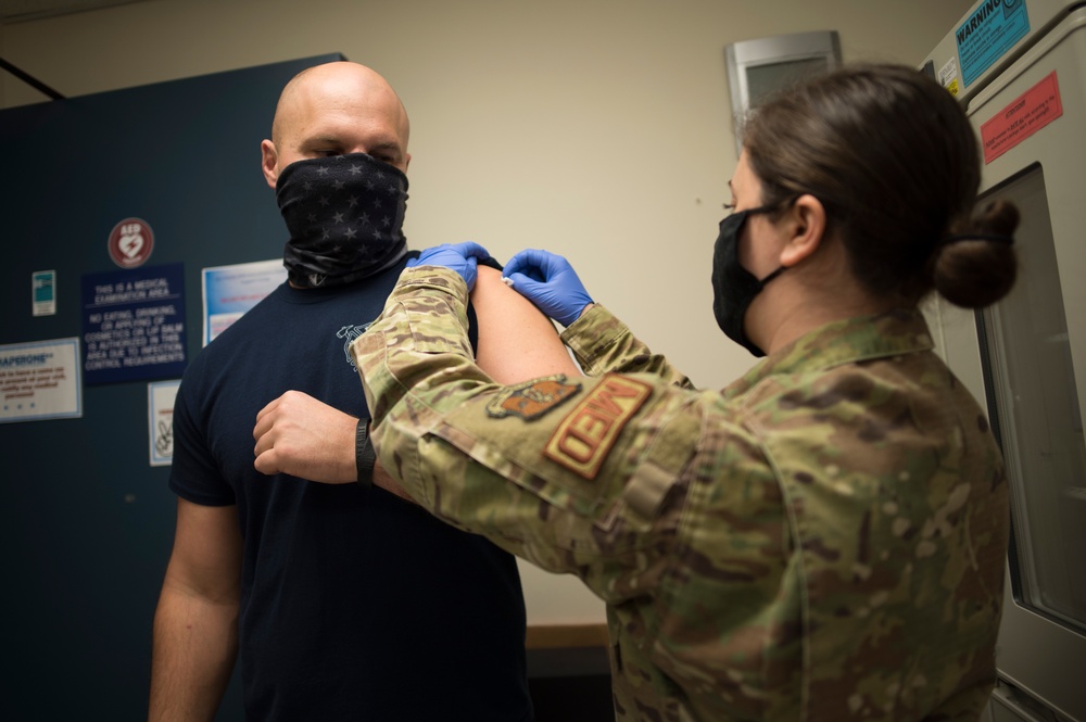 179th Airlift Wing Medical Group Administers COVID-19 Vaccinations