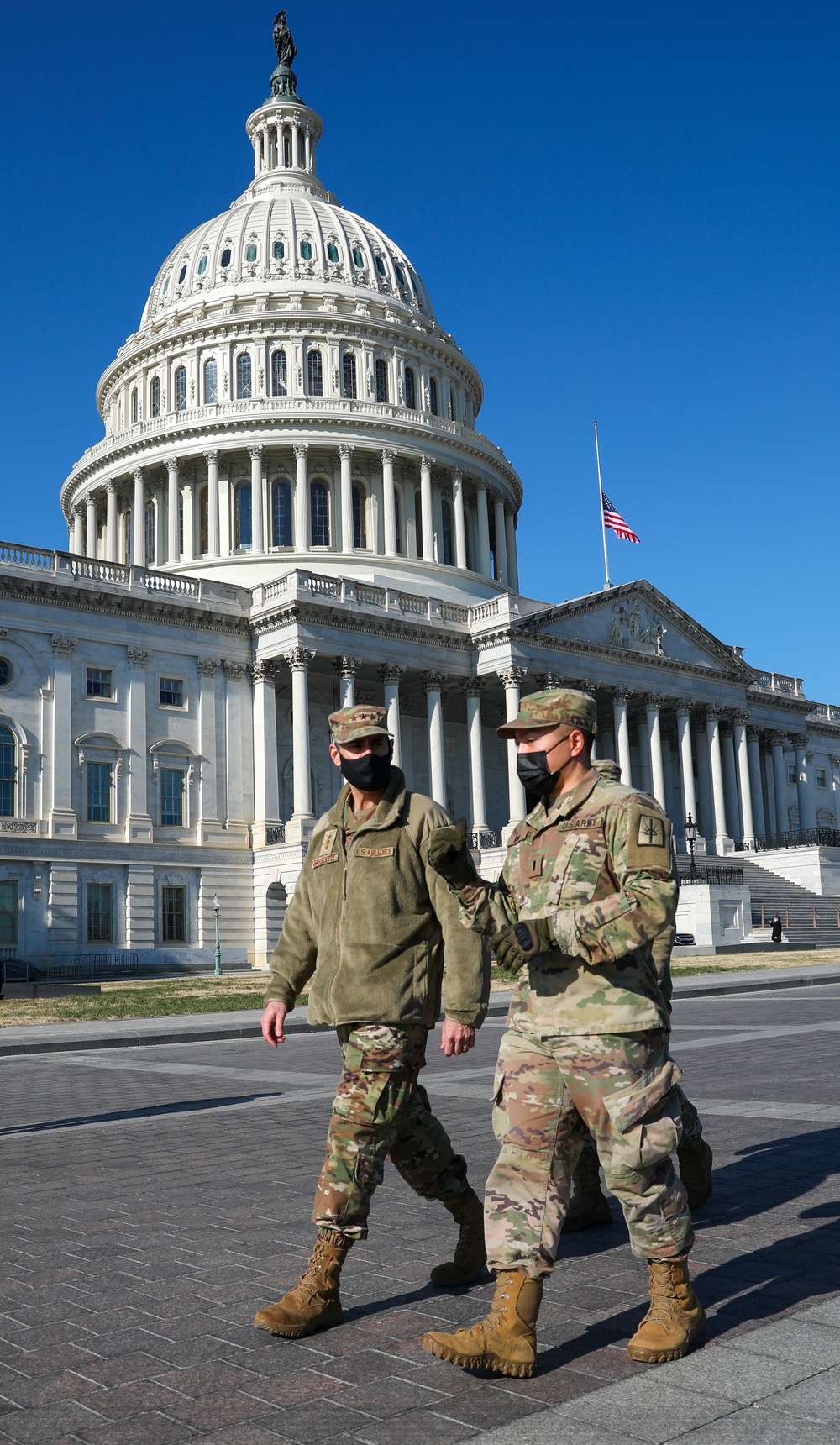 Lt. Gen. Sasseville Visits Guard Servicemembers Near U.S. Capitol