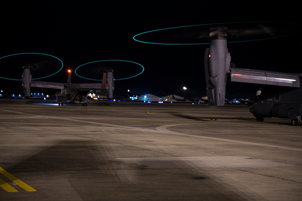 8th SOS Air Commandos prepare CV-22 for flight