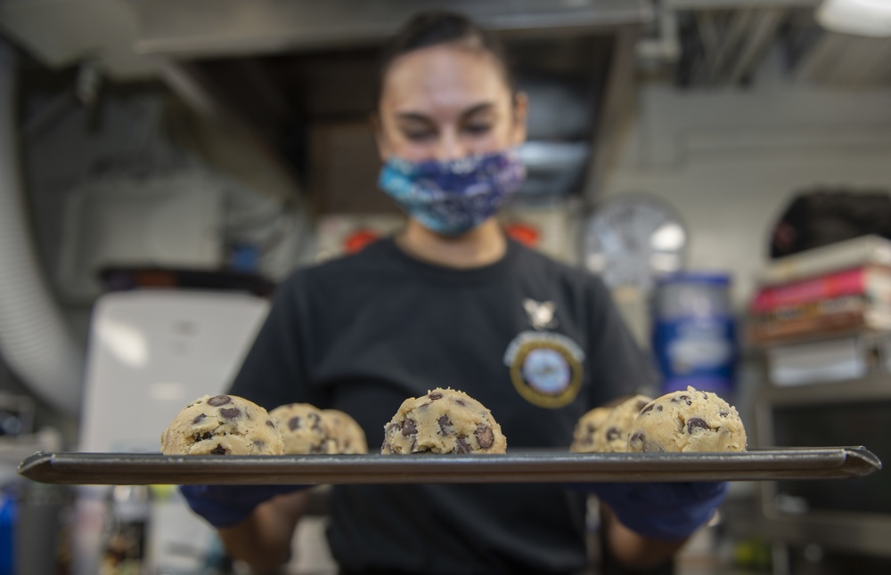 Nimitz Sailor Prepares Cookies