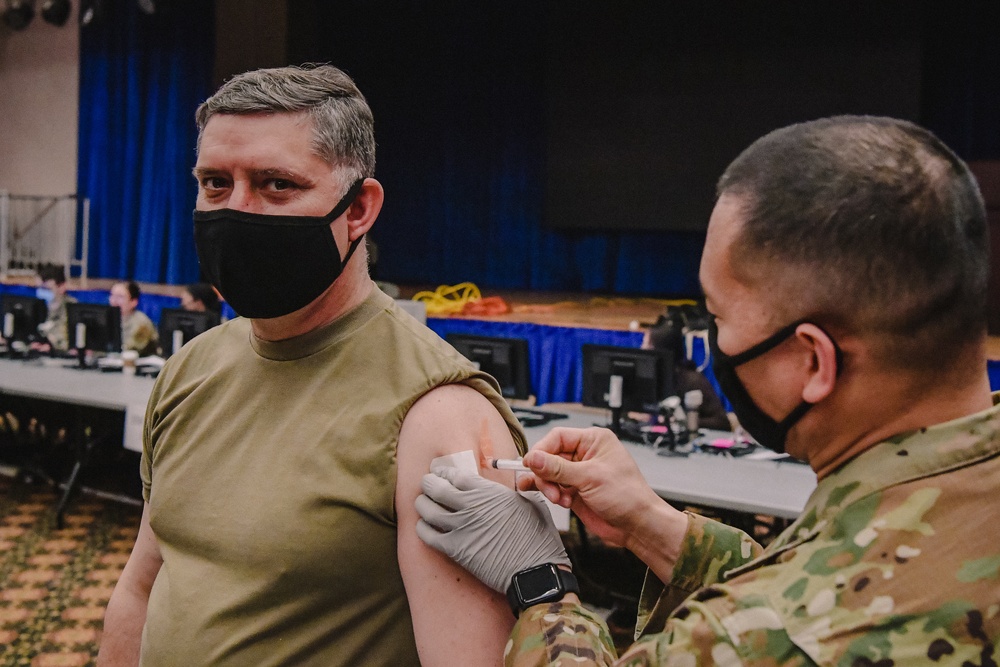 Osan Leaders Receive COVID-19 Vaccine