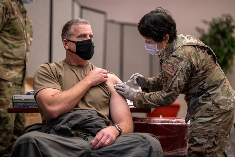 Osan Leaders Receive COVID-19 Vaccine