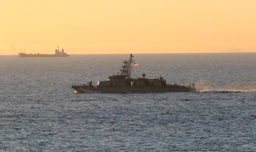 USS WHIRLWIND (PC 11) TRANSITS SOH/DEPLOYMENT