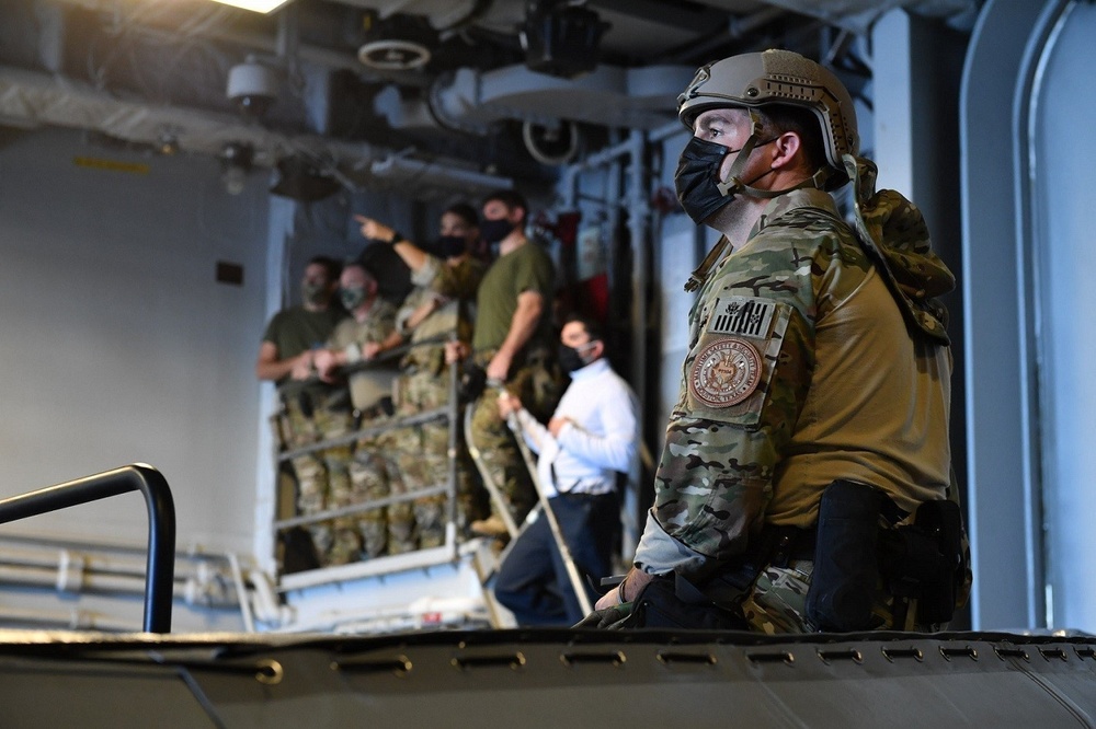 USS Freedom Conducts Small Boat Training with U.S. Coast Guard