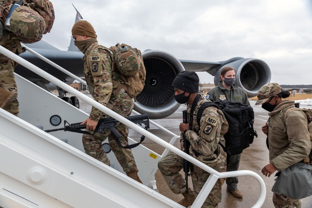 Illinois Army National Guard military police mobilize to Washington, D.C., for presidential inauguration support Jan. 15, 2021