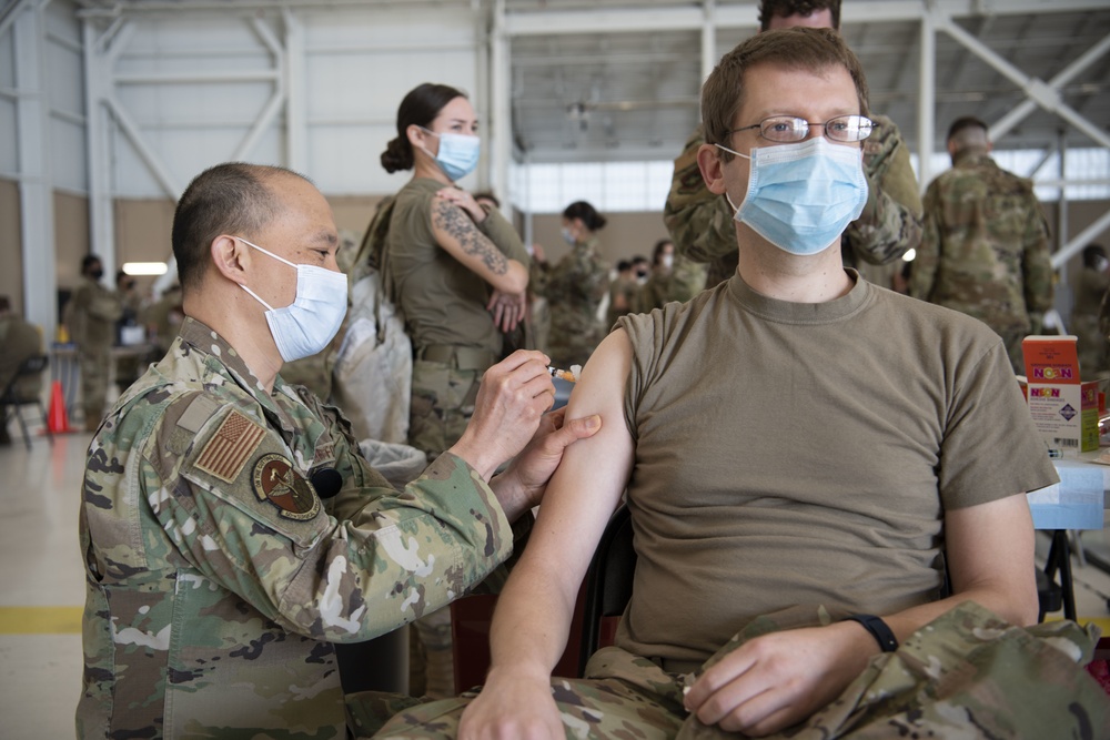 More than 1,200 Team Travis personnel receive flu vaccine in single day