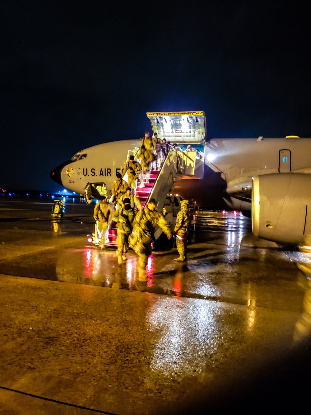 Utah National Guard Soldiers de-boarding KC-135