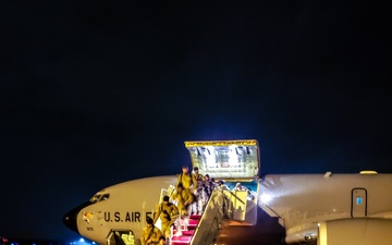 Utah National Guard Soldiers de-boarding KC-135