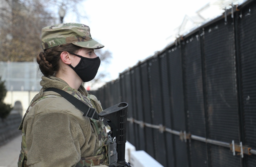 429th BSB Soldier stands guard in Washington, D.C.