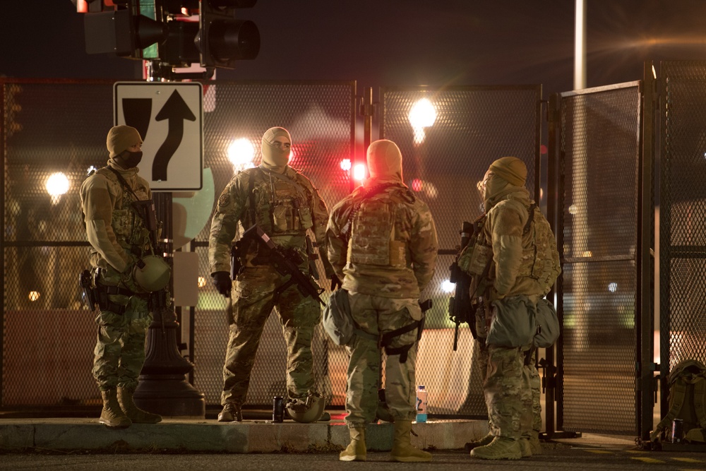 192nd Wing Airmen stand guard ini Washington, D.C.