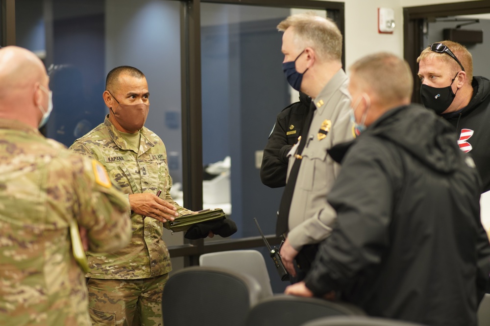 New Jersey and Hawaii Army National Guard Soldiers coordinate traffic management efforts for 59th Presidential Inauguration