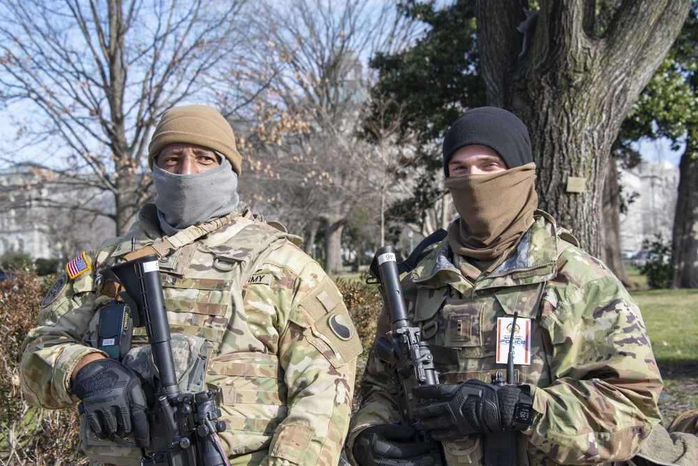 429th BSB Soldiers stand guard in Washington, D.C.